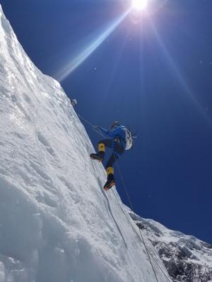 Longview native Zac Mahlum summits Everest