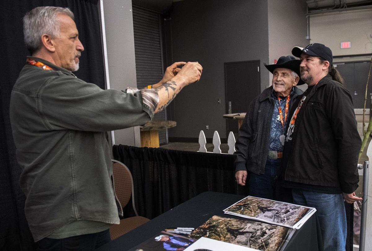 Bob Gimlin with a fan