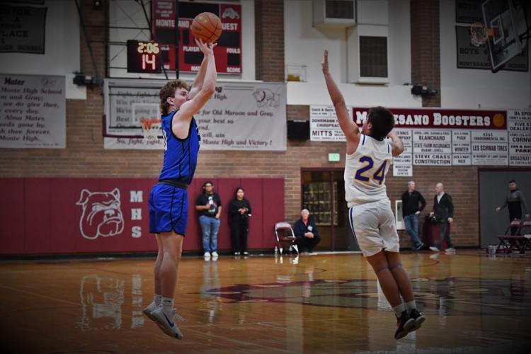 2B High School Boys Basketball: Toutle Lake falls victim to Chief