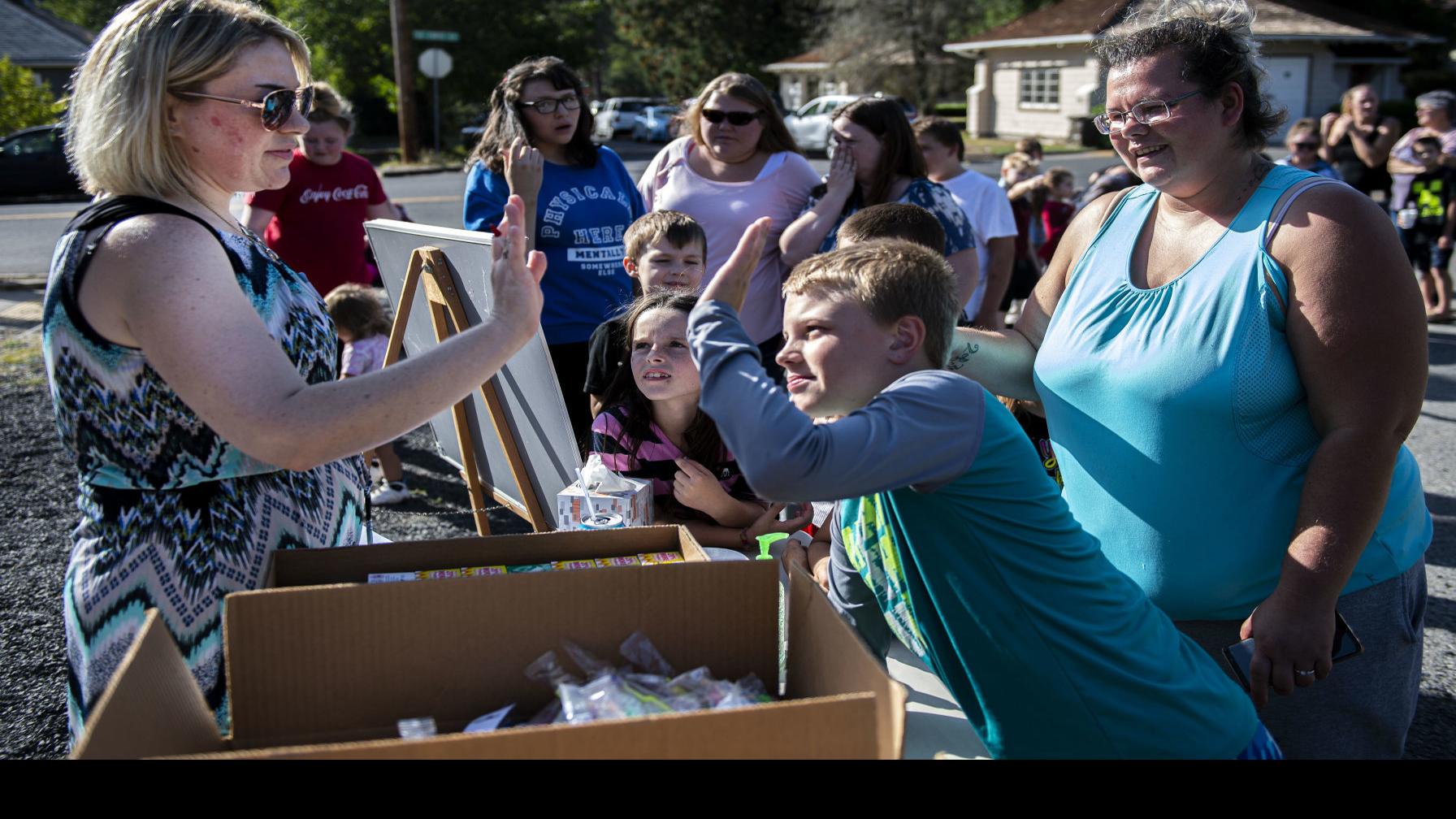 Winlock Clothing Bank Fills Back To School Needs News Tdn Com