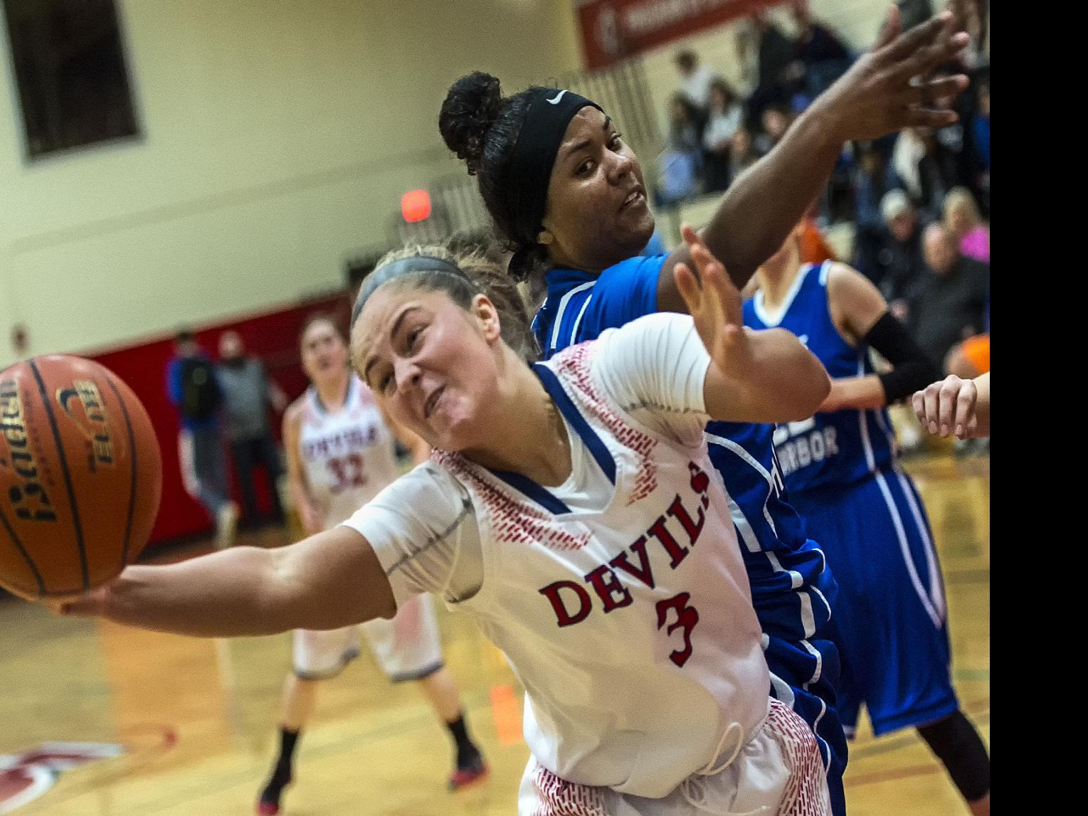 Lcc Women S Basketball Devils Not Feeling The Pressure Of 6 0
