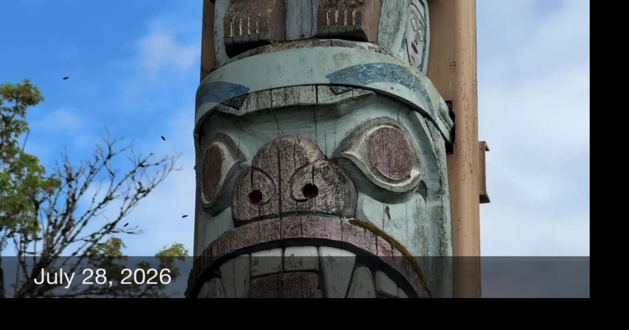 Bees swarm Longview totem pole at Lake Sacajawea