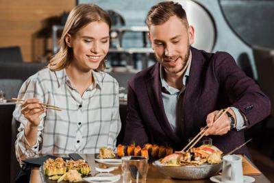 Couple dining out at restaurant.