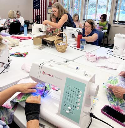 Women support breast cancer patients
