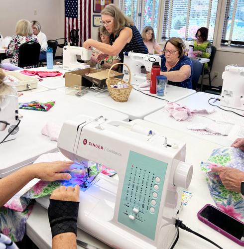 Women support breast cancer patients