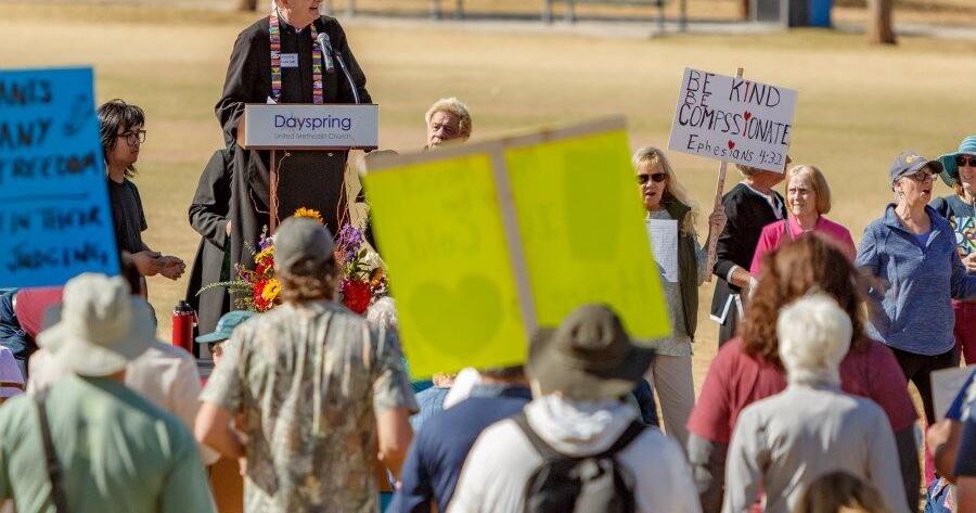 Tempe church takes stand for immigrants