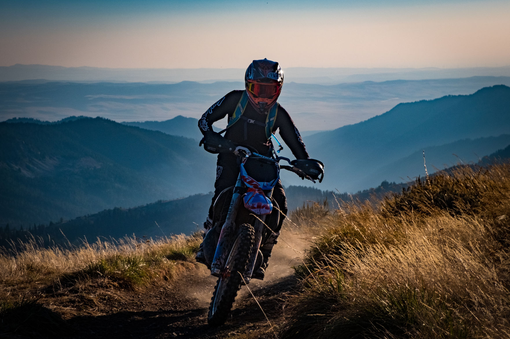 Dirt bike deals riding blue mountains