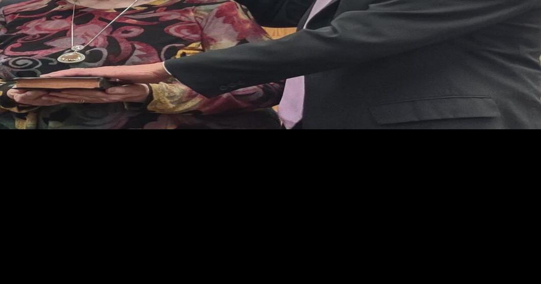 Lexington swears in new city council members, mayor starts second term