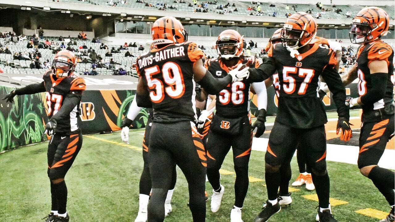 Cincinnati Bengals linebacker Akeem Davis-Gaither (59) plays