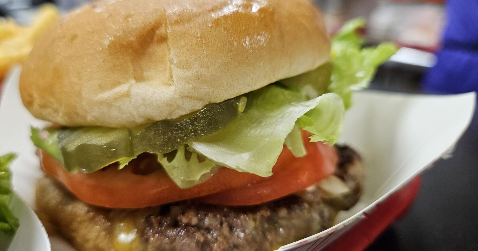 Davidson County's Nick's Old Fashion Hamburger House crowned best cheeseburger in NC - Vimarsana News