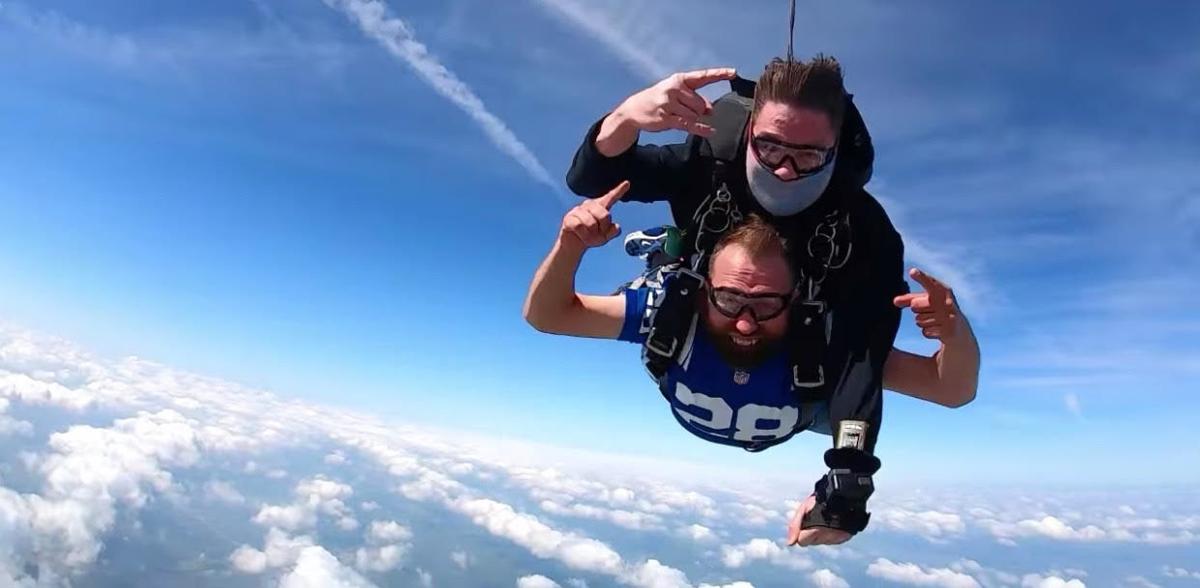 Dugger S Patrons Travel To Tennessee For Skydiving Adventure Local News The Messenger Com