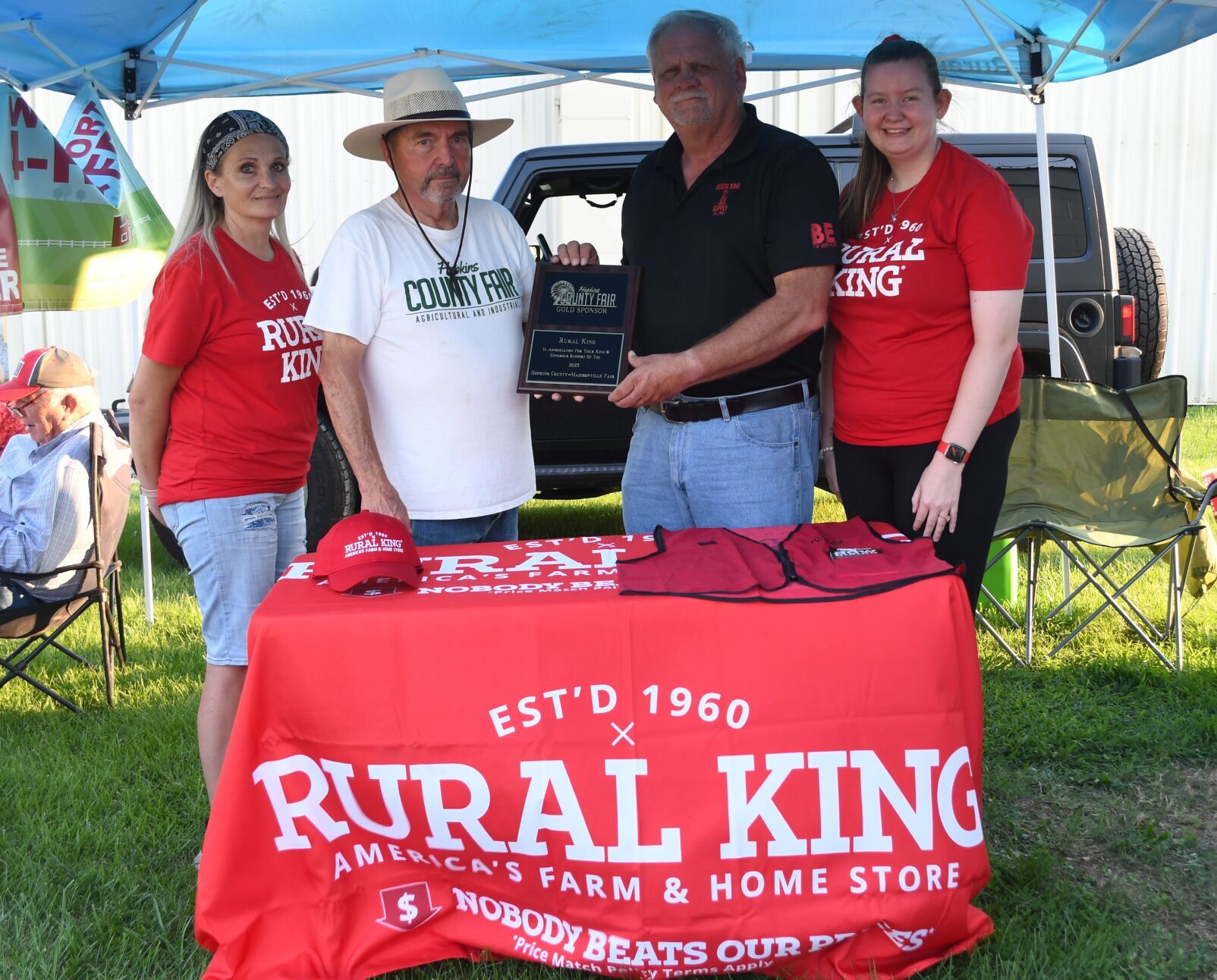 Rural king folding online lawn chairs