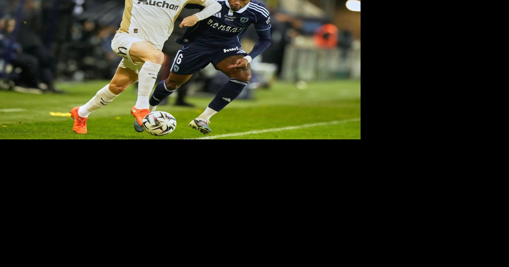 Lens moves 1 point behind PSG in French title race after beating Metz 3-0. Lyon draws with Paris FC