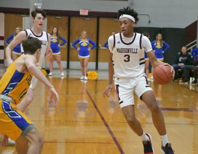 Casey S 20 Paces Maroons To Victory Local The Messenger Com