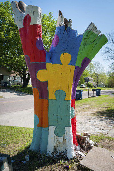 Local neighbors create art on a tree stump | Local News | theadanews.com