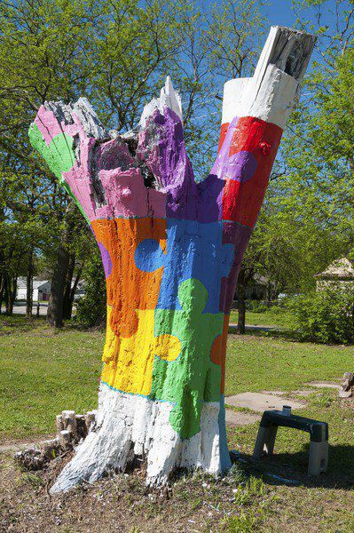 Local neighbors create art on a tree stump | Local News | theadanews.com