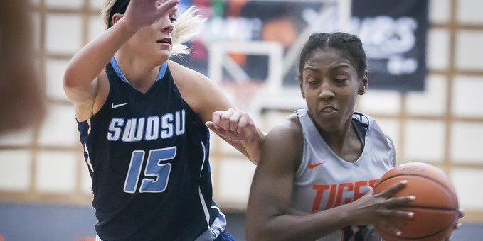 Ecu Women Go Cold At Southern Naz Local Sports Theadanews Com