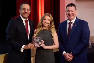 Sixteen OU Students Named Outstanding Senior Award Recipients