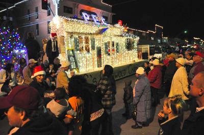 Ardmore Christmas Parade 2022 Parade Of Lights | Local News | Theadanews.com