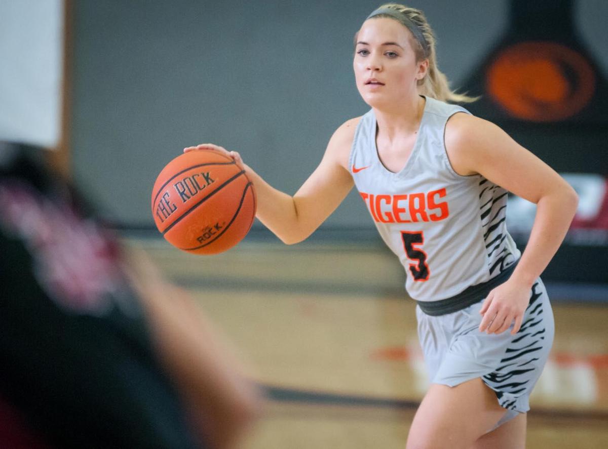 Five Days Of Christmas Tough On Cole Ecu Women Local Sports
