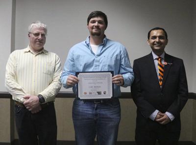 Brinlee receives physics scholarship