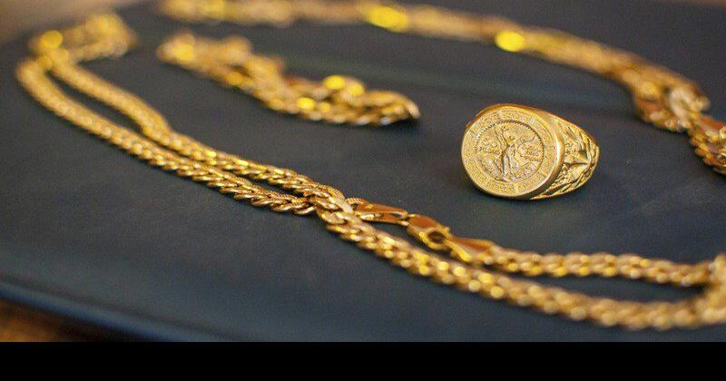 Jewelers warn of scammers selling fake gold