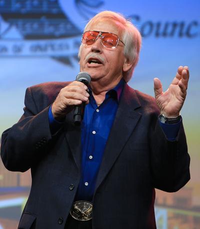 Conlee At Home On The Farm Stage News Thearabtribune Com