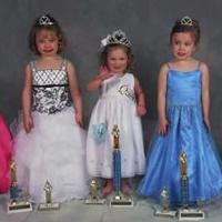 Tiny Miss: from left, Laura Riggs, third alternate, prettiest eyes ...