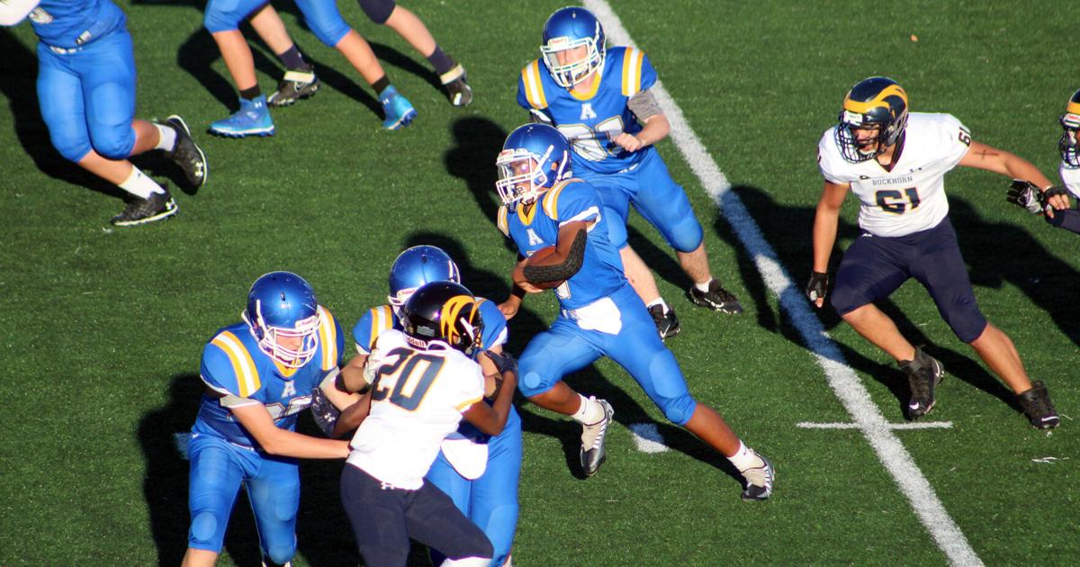 كرة القدم العربية: فرق الصف الثامن و JV ينهيان الموسم بانتصارات |  لعبه كرة القدم العربية: فرق الصف الثامن و JV ينهيان الموسم بانتصارات |  لعبه