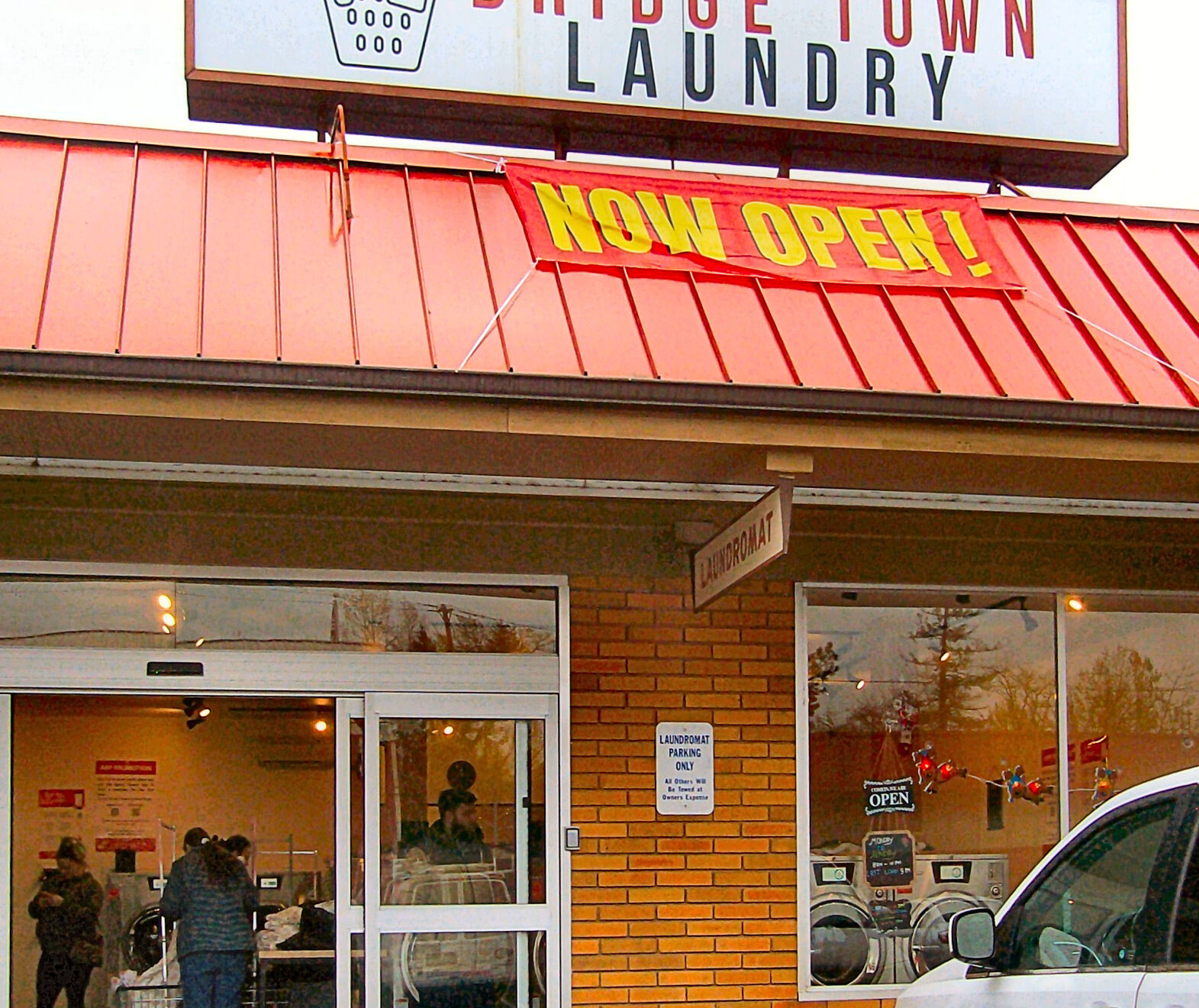 New coin laundry open on Johnson Creek Blvd Business