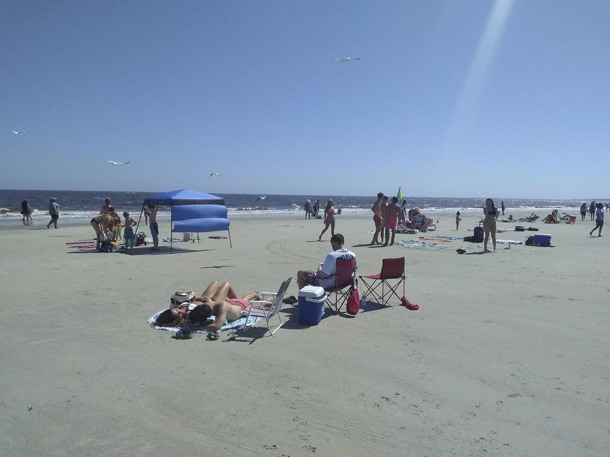 Virus Doesn T Stop People From Going To The Beach Local