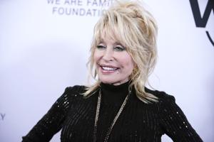 Buckingham Palace royal guard plays ‘9 to 5’ to honor Dolly Parton