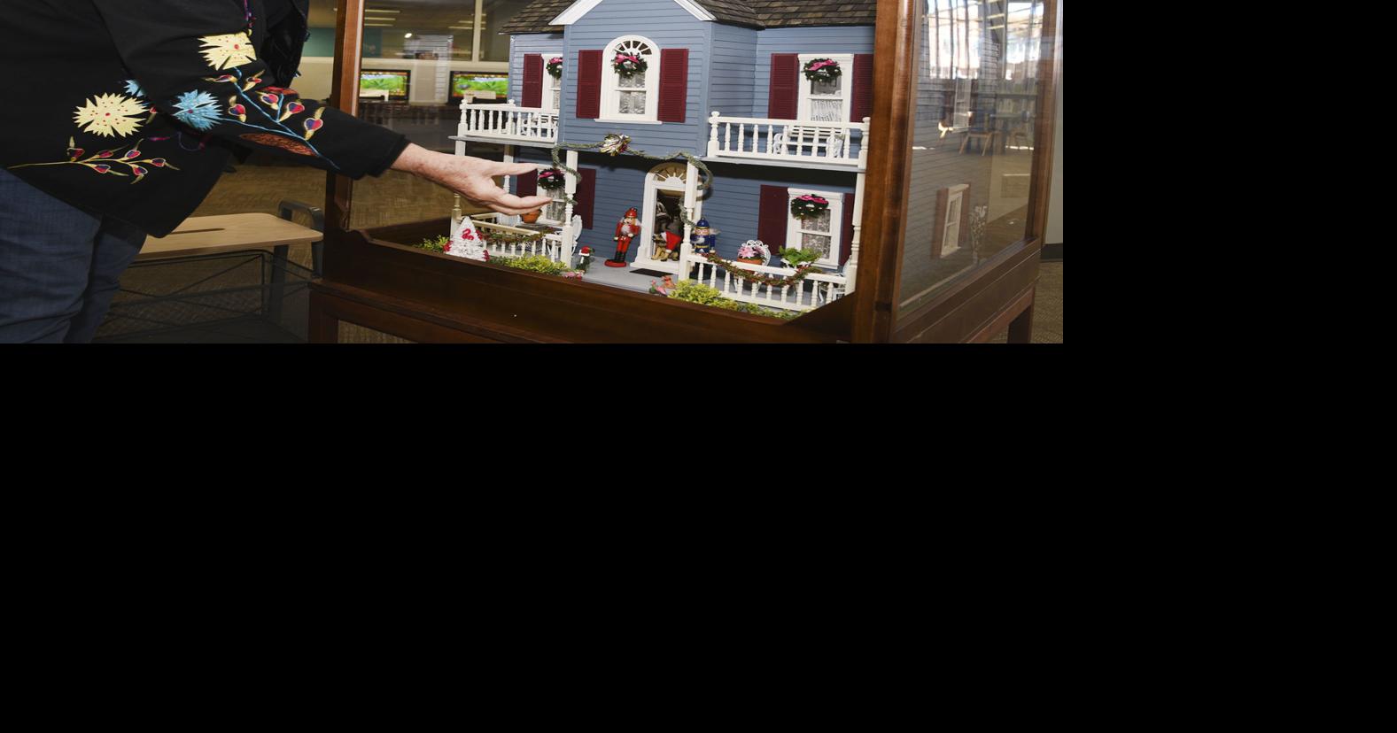 Dollhouse decorations bring holiday spirit to Brunswick library Local