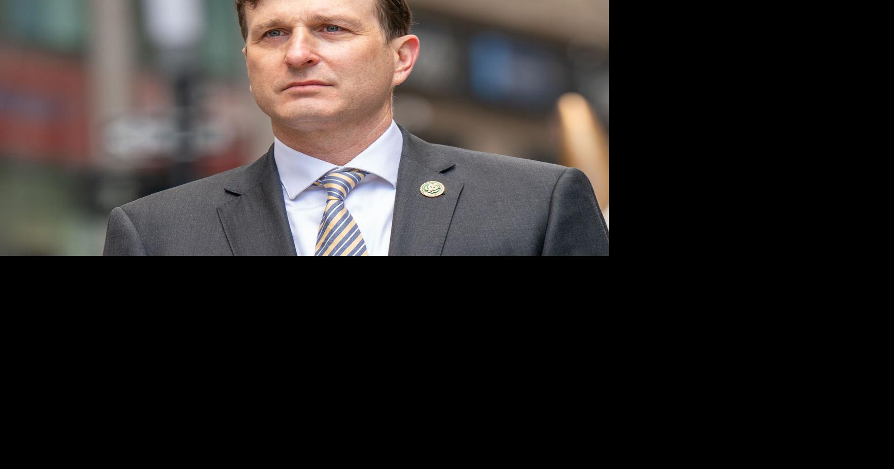 Congressmen demanding to see migrants being held in lower Manhattan turned away by ICE Emma Seiwell, New York Daily News Jun 18, 2025 47 mins ago