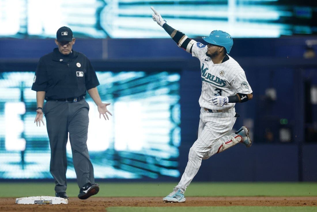 Luis Arraez's first multi-HR game helps Marlins rally past Braves