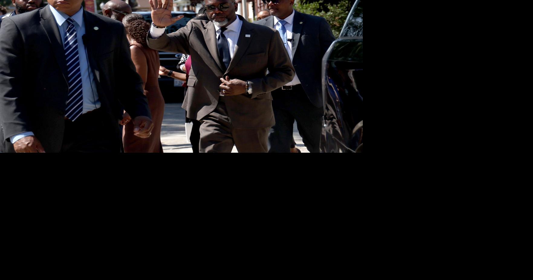Trade union jabs Chicago Mayor Brandon Johnson as mayoral petitions circulate Talia Soglin and A.D. Quig, Chicago Tribune Jul 29, 2026 35 mins ago