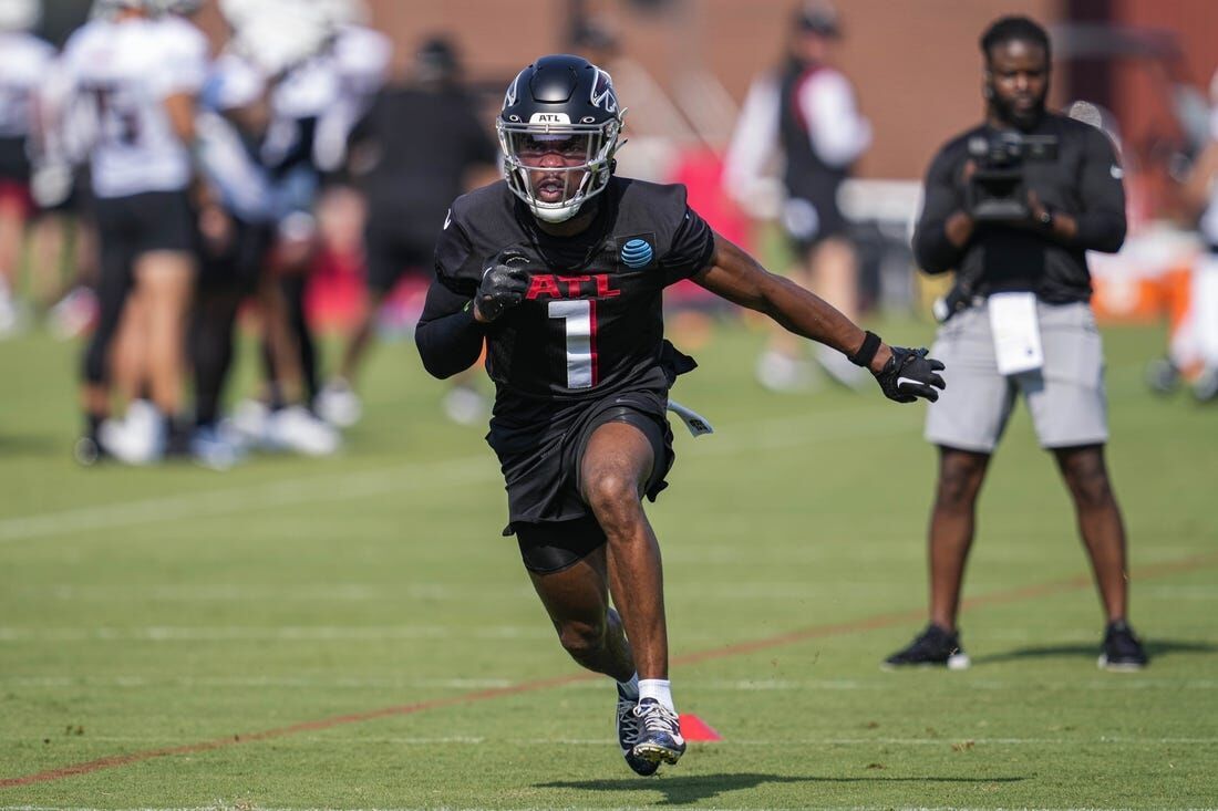 FLOWERY BRANCH, GA - JULY 30: A Falcons helmet on the field during Saturday  morning workouts for the Atlanta Falcons on July, 30, 2022 at the Atlanta  Falcons Training Facility in Flowery