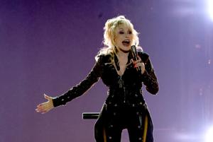 Kentuckians mourn death of Dolly Parton, âa force for good in our world, now goneâ
