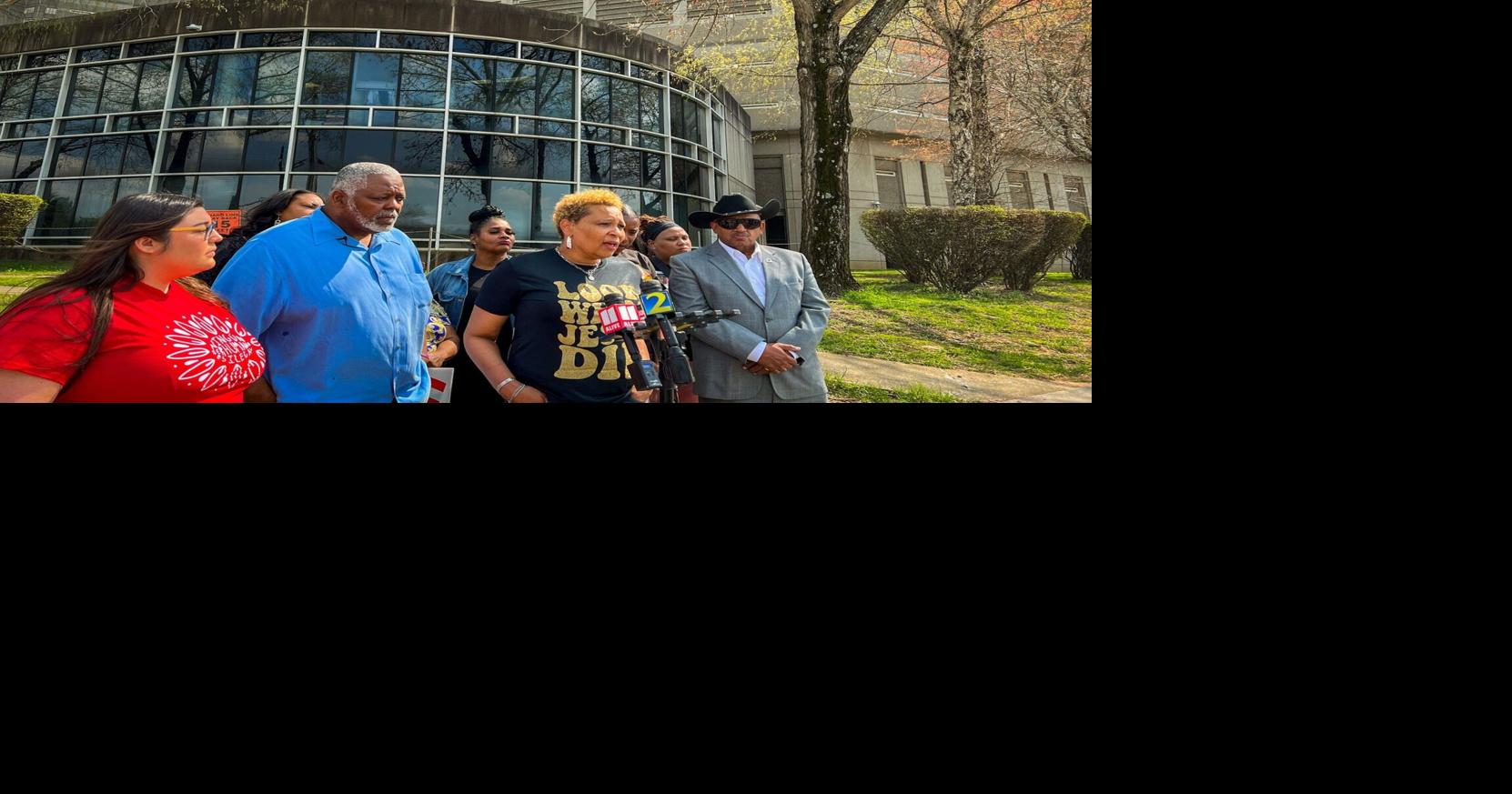 Georgia inmates wrapped rope around Lyft driver's neck in getaway to Florida, feds say Rosana Hughes, The Atlanta Journal-Constitution Dec 24, 2025 1 hr ago