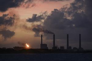 US pushes for quickest fixes to boost Venezuela oil output