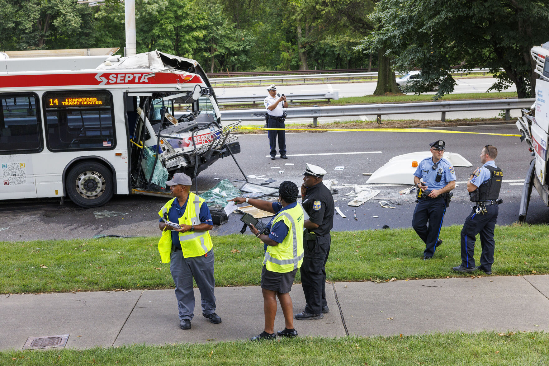 2 transit buses collide in Philadelphia killing passenger and