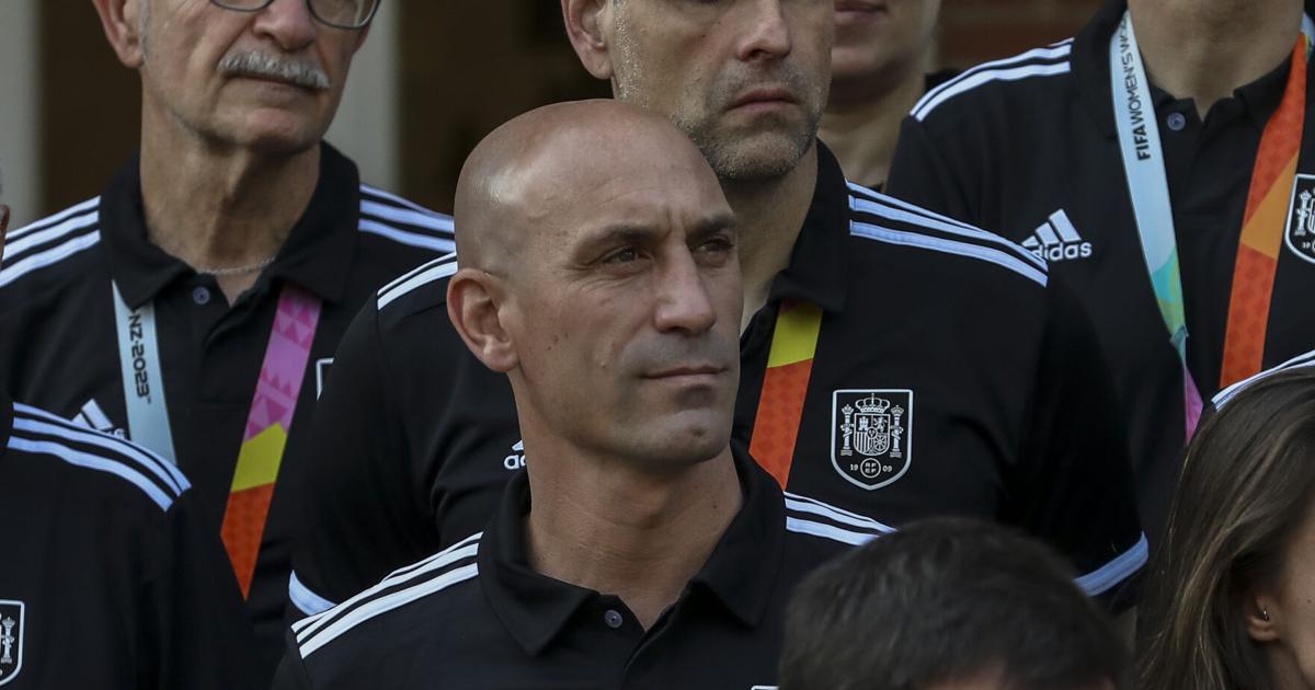 Los jefes del fútbol español exigen la dimisión de Rubiales | deporte nacional Los jefes del fútbol español exigen la dimisión de Rubiales | deporte nacional