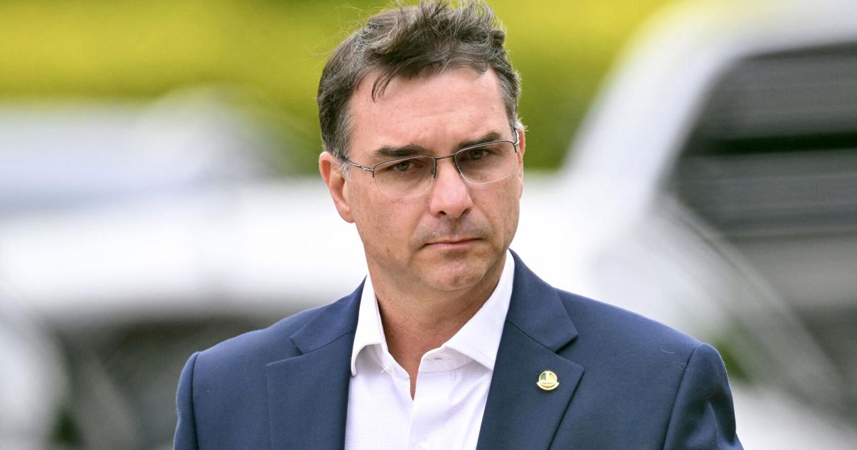 Flavio Bolsonaro presses forward with chaotic Brazil presidential bid Daniel Carvalho, Leda Alvim and Cristiane Lucchesi, Bloomberg News Jul 25, 2026 49 mins ago