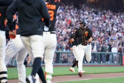 J.D Davis' walk-off home run gives Giants dramatic victory over Red Sox, National Sports