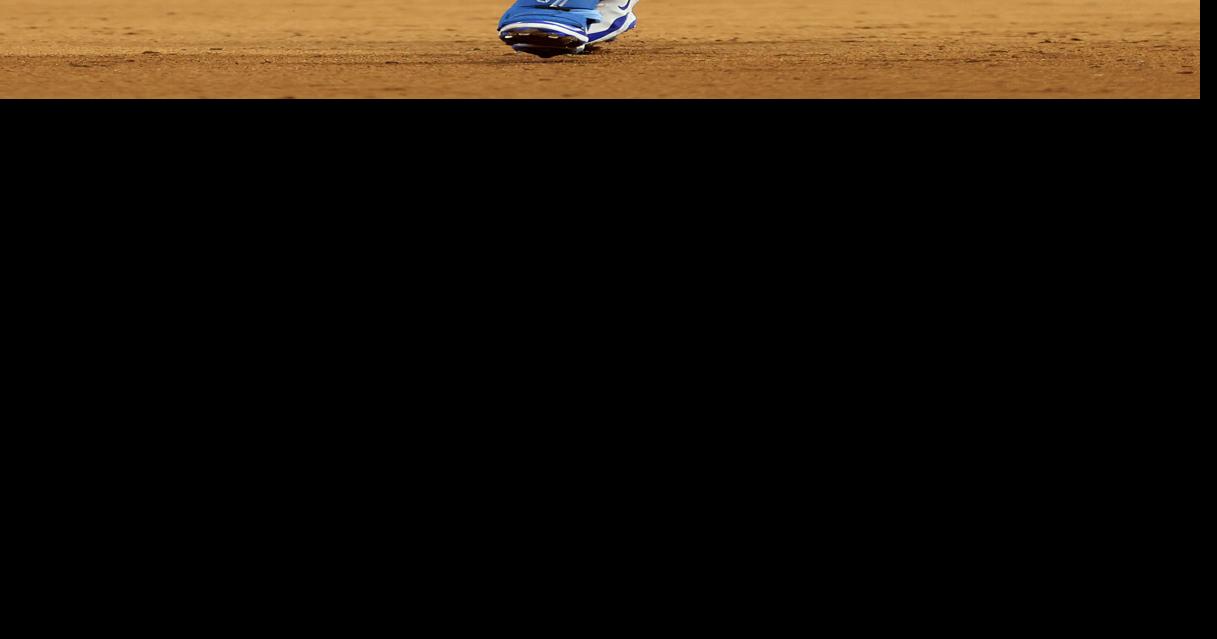 Royals use 6-run inning to split doubleheader vs. Brewers