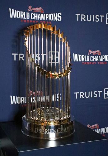 Vols fans pose with Atlanta Braves' World Series trophy