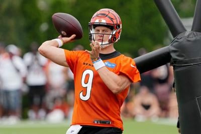 Bengals QB Joe Burrow leaves training-camp practice on cart