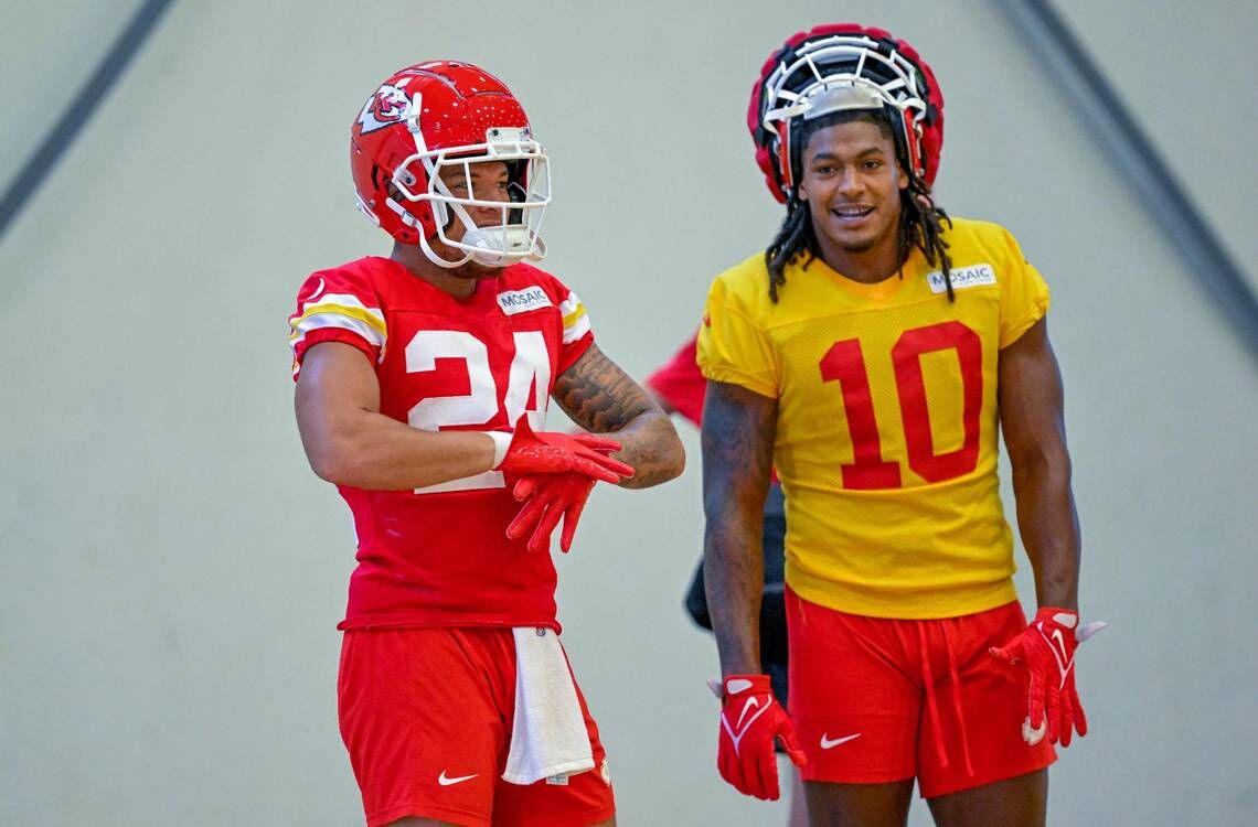 Chiefs QB Patrick Mahomes gives standouts at training camp