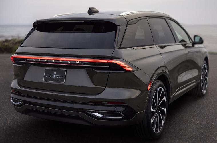 Lincoln reveals redesigned Nautilus SUV for model year 2024