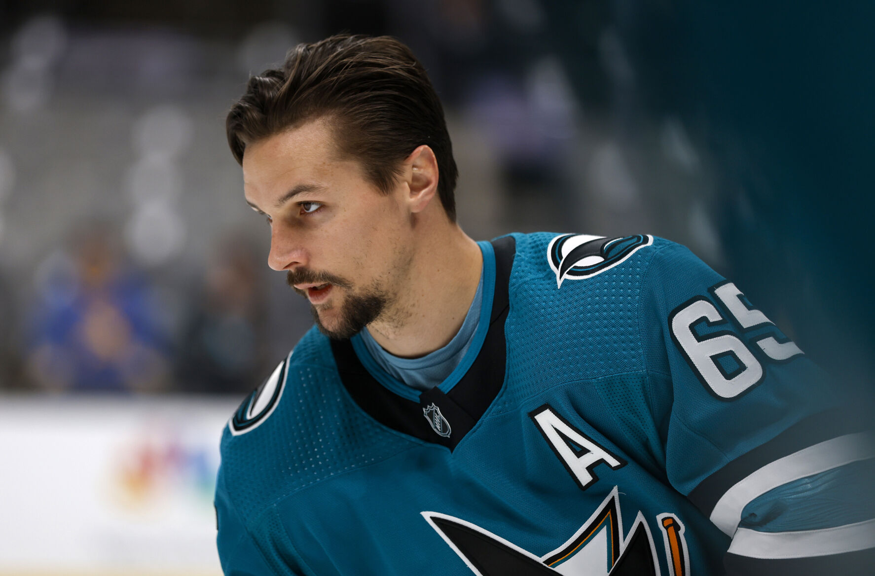 Karlsson traded to Penguins ending uneven era with San Jose